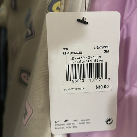 Nike Bodysuits - 3 Pack - Picture 6 of 7